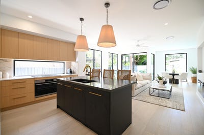 /international/au/1-15-helena-street-biggera-waters-qld-150758588/