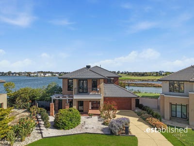 /international/au/22-watersedge-cove-sanctuary-lakes-vic-152507248/