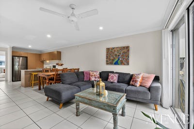 /international/au/16-45-christopher-street-pimpama-qld-151318308/