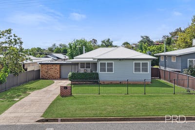 /international/au/216-johnston-street-north-tamworth-nsw-152620832/