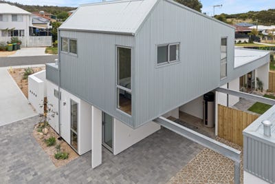 /international/au/18-davilak-avenue-hamilton-hill-wa-151040800/