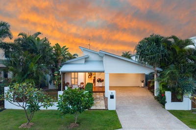 /international/au/11-avoca-street-kingscliff-nsw-151348800/