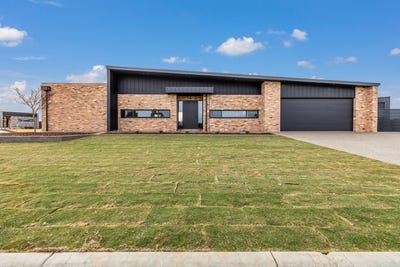 /international/au/23-sand-piper-street-moama-nsw-148310876/