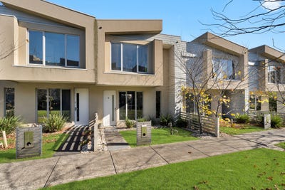 /international/au/9-nanea-path-cranbourne-vic-151226792/