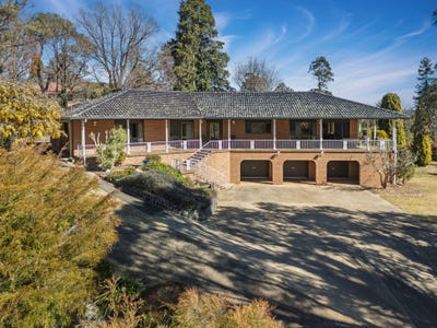 /international/au/26-bishop-crescent-armidale-nsw-148529580/