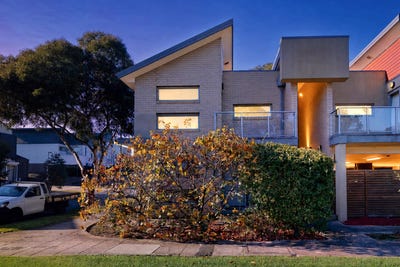 /international/au/8-hinterland-close-lynbrook-vic-151207636/