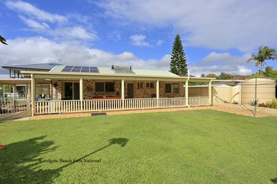 /international/au/27-coral-sea-drive-woodgate-qld-152075980/
