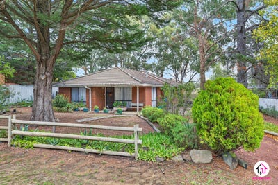 /international/au/26-first-street-broadford-vic-151322356/