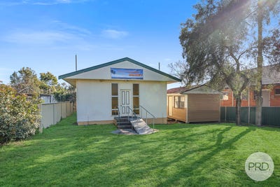/international/au/9-gipps-street-tamworth-nsw-148722736/