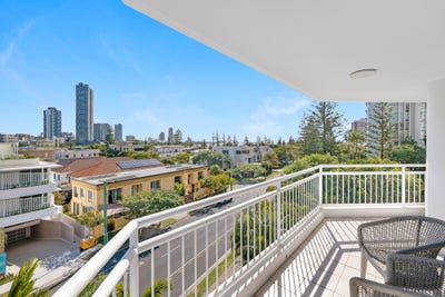 /international/au/13-11-17-hughes-avenue-main-beach-qld-151532288/