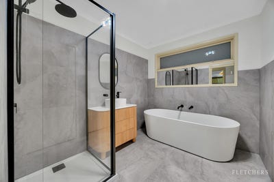 /international/au/8-lancaster-way-melton-west-vic-151005192/