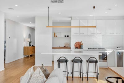 /international/au/7-cockerall-street-lucas-vic-150794348/
