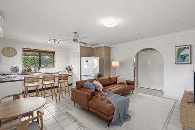 /international/au/1-106-amarina-avenue-mooloolaba-qld-151656088/