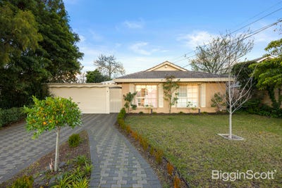 /international/au/8-solson-place-donvale-vic-152478484/