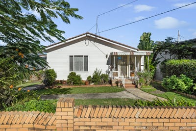 /international/au/23-camelia-avenue-everton-hills-qld-151368808/