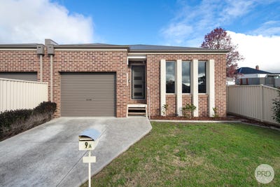 /international/au/9a-becker-street-beaufort-vic-151344004/