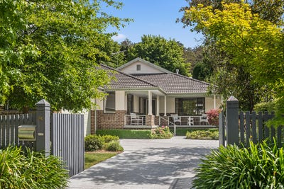 /international/au/24-clearview-street-bowral-nsw-152627200/