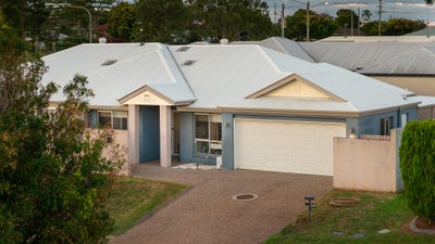 /international/au/unit-2-99-wuth-street-darling-heights-qld-150708560/
