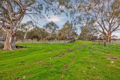 /international/au/127-challicum-road-buangor-vic-700410116/