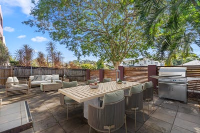 /international/au/2-269-nursery-road-holland-park-qld-148715324/