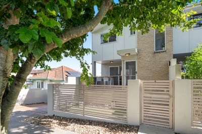 /international/au/4-4-east-street-camp-hill-qld-151383656/