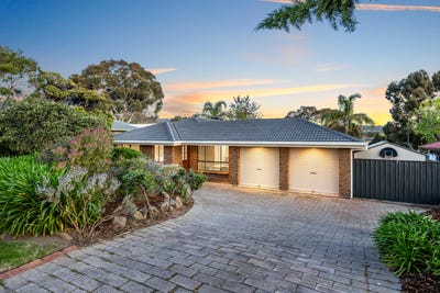/international/au/18-equestrian-drive-woodcroft-sa-152428308/