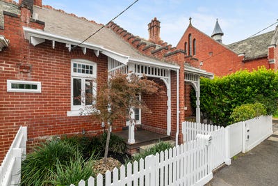 /international/au/2a-station-street-hawthorn-east-vic-151115224/