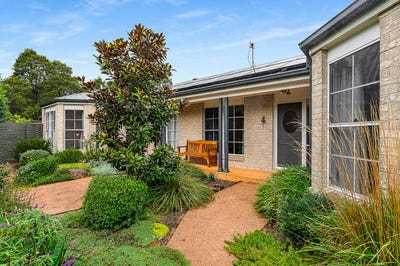 /international/au/2-blackwood-place-robertson-nsw-152017832/