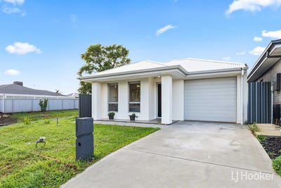 /international/au/7a-coolibah-avenue-craigmore-sa-151396400/