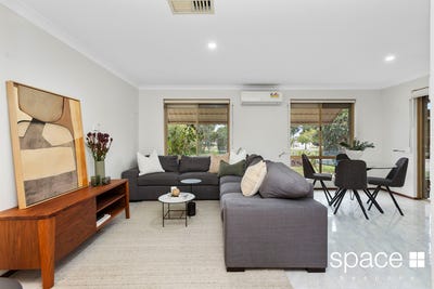 /international/au/25-lantana-crescent-dianella-wa-151666900/