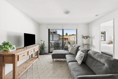 /international/au/25-6-cunningham-street-griffith-act-150635148/