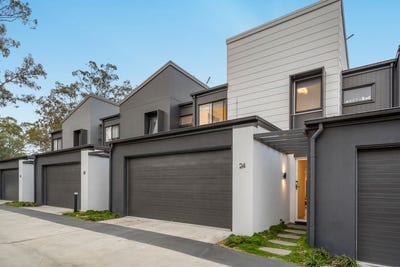 /international/au/24-25-oasis-close-manly-west-qld-151654324/