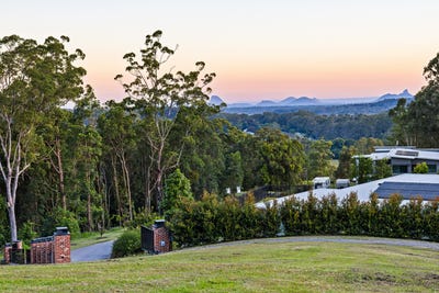 /international/au/33-chambers-court-glenview-qld-204481432/