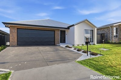 /international/au/19-montrose-street-orange-nsw-152344548/