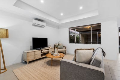 /international/au/21-saunton-way-ridgewood-wa-148384508/