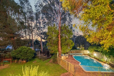/international/au/15-kuranda-place-darlington-wa-152282092/