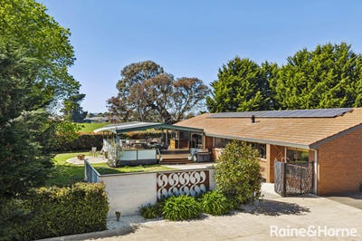 /international/au/18-louise-lane-lancefield-vic-152618316/