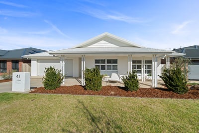 /international/au/41-cootamundra-boulevard-gobbagombalin-nsw-148743688/