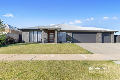 /international/au/17-sand-piper-street-moama-nsw-152493172/