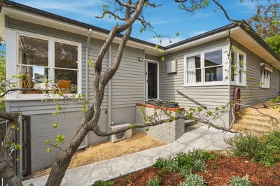 /international/au/2-bartlett-place-lindisfarne-tas-152455512/
