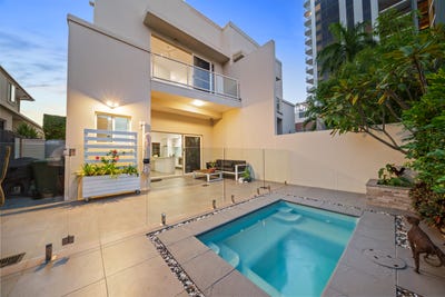 /international/au/2-25-anembo-street-chevron-island-qld-150948832/