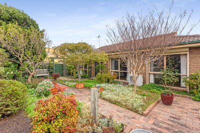 /international/au/3-3-kuranga-court-mornington-vic-151399588/