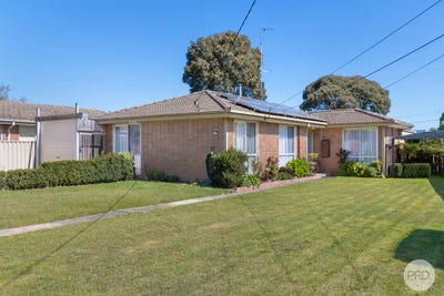 /international/au/44-willow-grove-wendouree-vic-152457124/