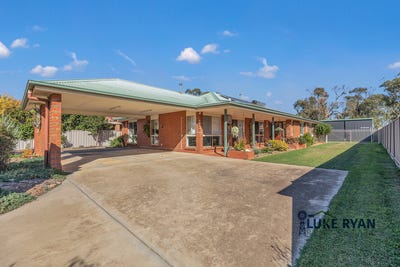 /international/au/12-william-street-rochester-vic-151137364/