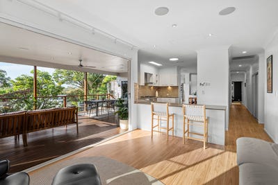 /international/au/13-leith-street-carina-qld-152556416/