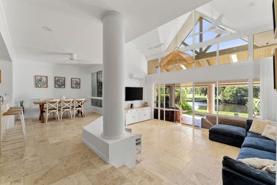/international/au/4-lippit-125-santa-cruz-boulevard-clear-island-waters-qld-151583596/