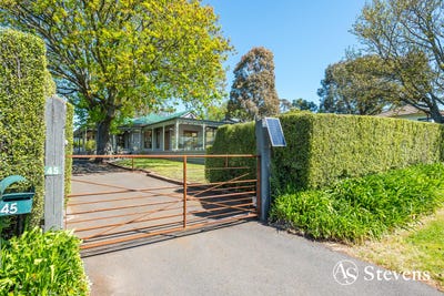 /international/au/45-stawell-street-romsey-vic-152601924/