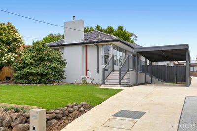 /international/au/10-wallace-way-mooroolbark-vic-152549416/