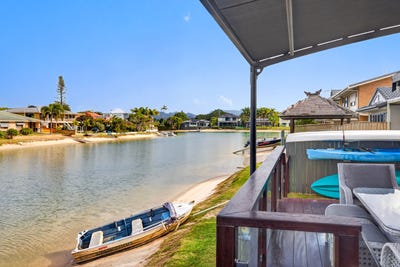 /international/au/1-22-barracuda-court-palm-beach-qld-151860756/