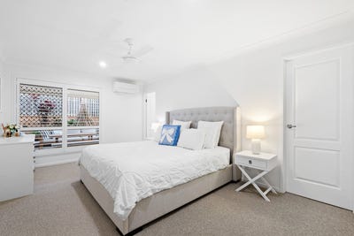 /international/au/110-observatory-drive-reedy-creek-qld-152206544/
